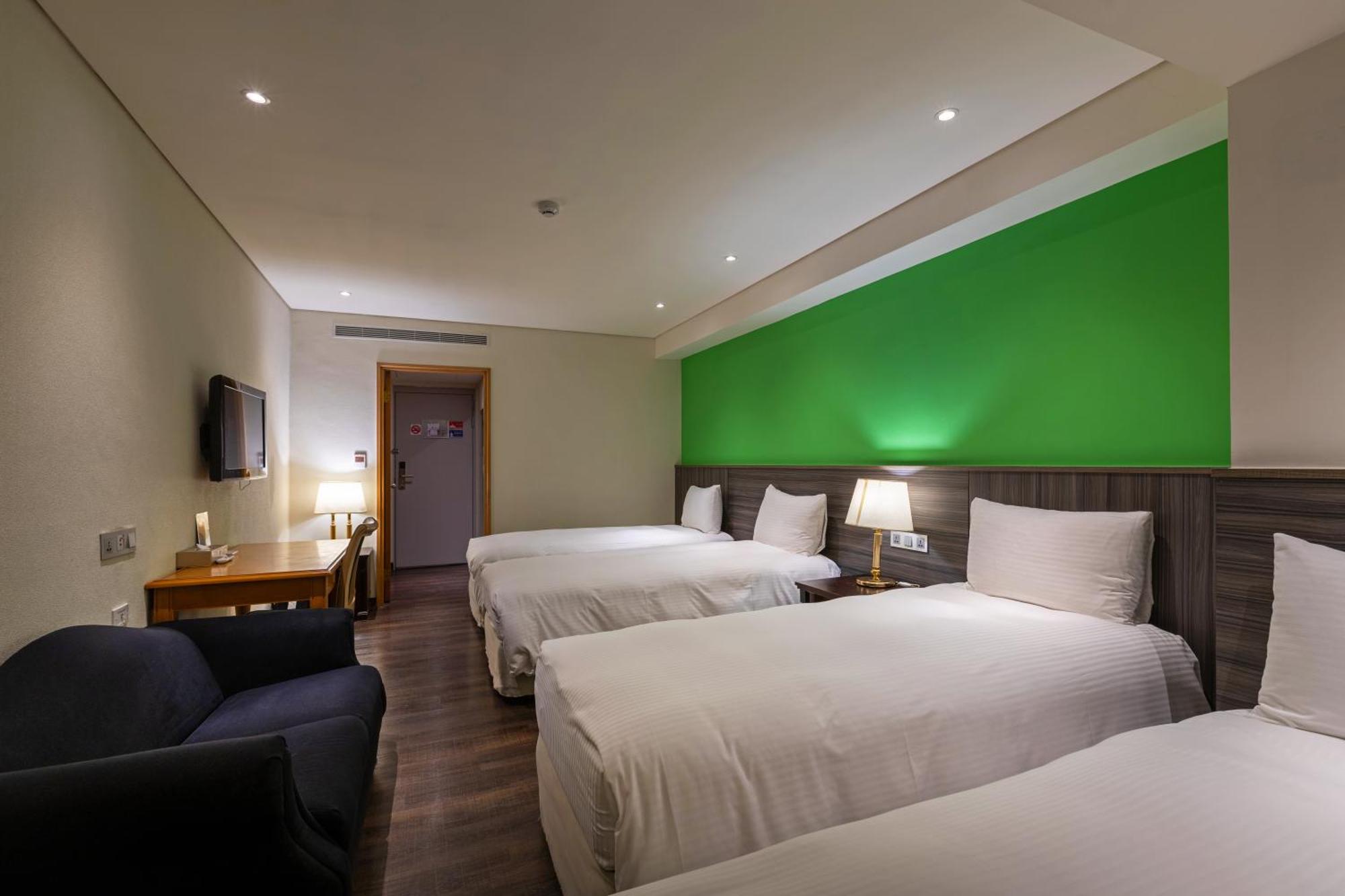 Green World Triple Beds Taipei Bilik gambar